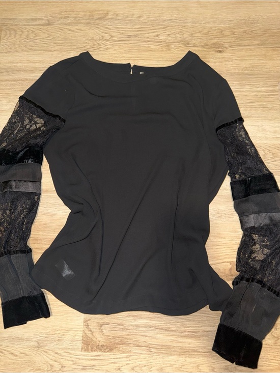 Tops - Black Lace-Sleeve Women’s Top